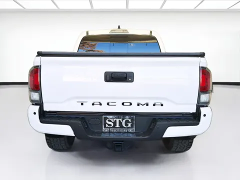 More photos of 2020 Toyota Tacoma TRD Off-Road w/TECHNOLOGY PACKAGE V6 at STG Montclair, CA