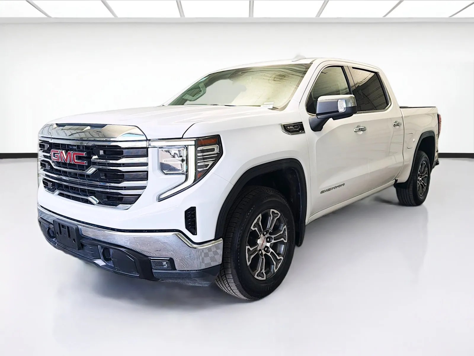 White 2024 GMC Sierra 1500 SLT for sale in Montclair, CA