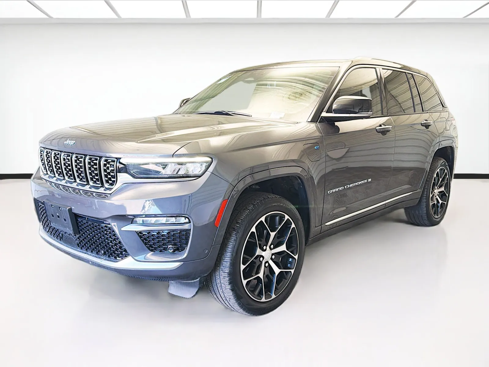 Gray 2022 Jeep Grand Cherokee Summit Reserve 4xe w/Customer Preferred Package 27U for sale in Montclair, CA