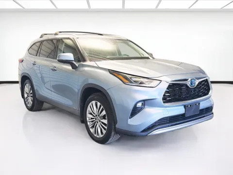 Another view of 2023 Toyota Highlander Hybrid Platinum for sale in Montclair, CA at STG Montclair