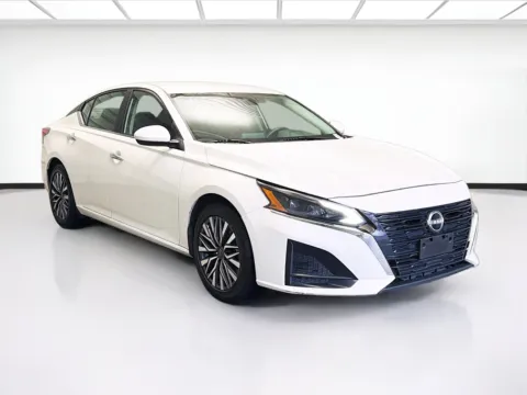 Another view of 2023 Nissan Altima 2.5 SV for sale in Montclair, CA at STG Montclair