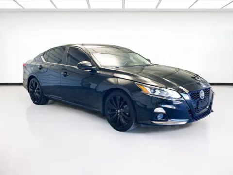 Another view of 2022 Nissan Altima 2.5 SR for sale in Montclair, CA at STG Montclair