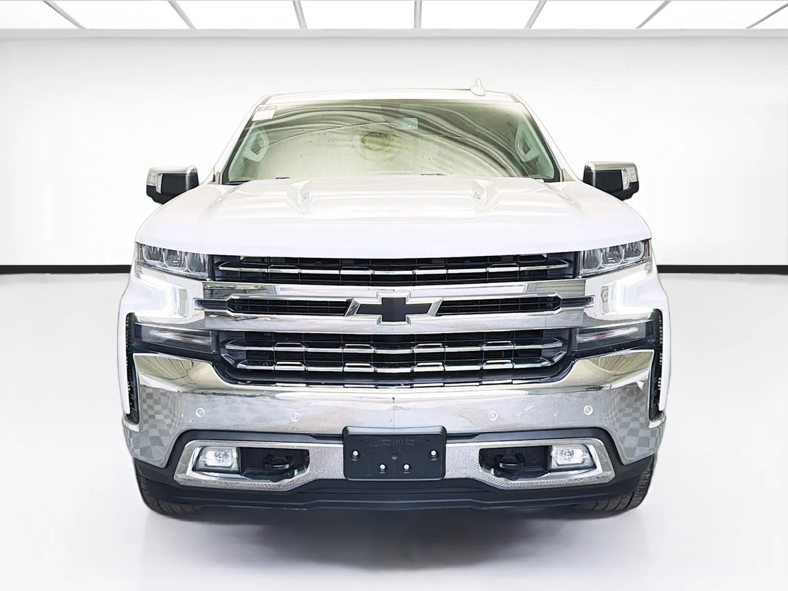 Chevrolet Silverado photo 2