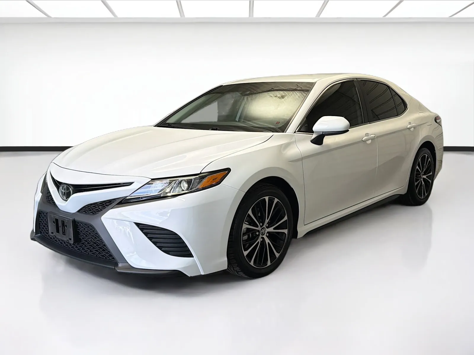 White 2020 Toyota Camry SE for sale in Montclair, CA