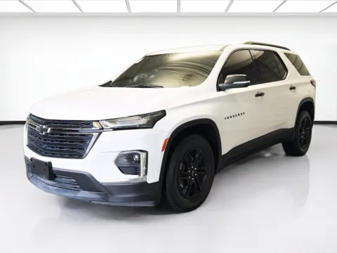 White 2023 Chevrolet Traverse LT 1LT for sale in Montclair, CA