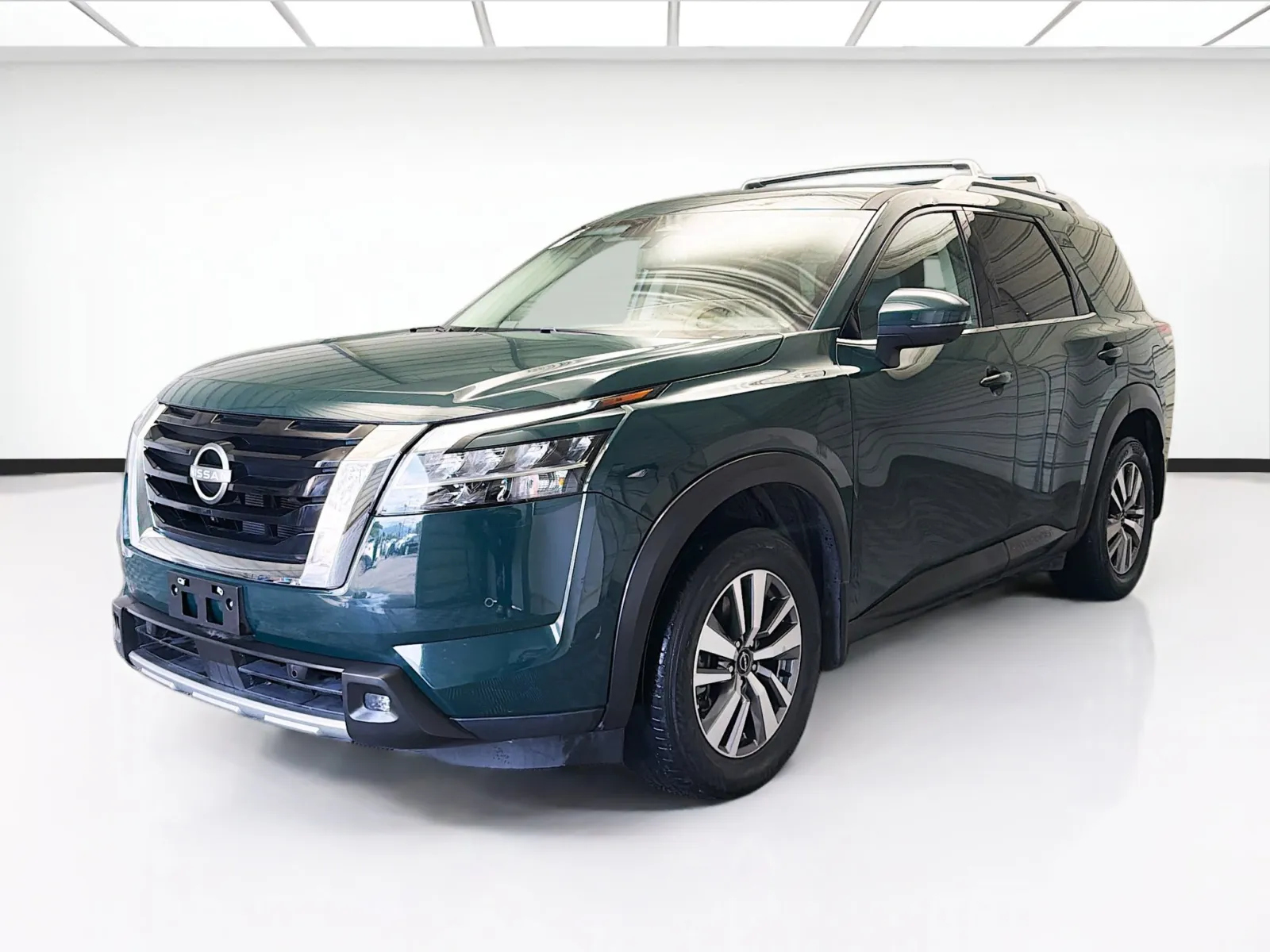 Black 2022 Nissan Pathfinder SL for sale in Montclair, CA