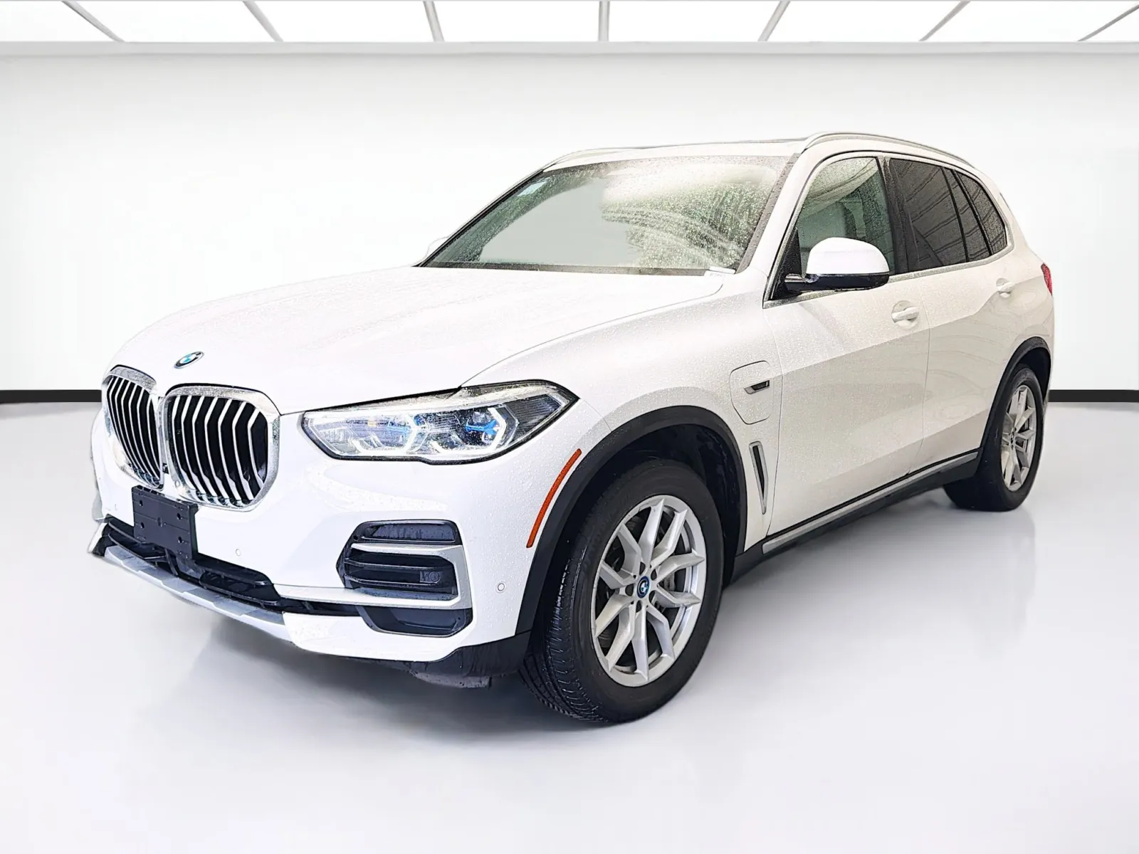 White 2022 BMW X5 xDrive45e for sale in Montclair, CA