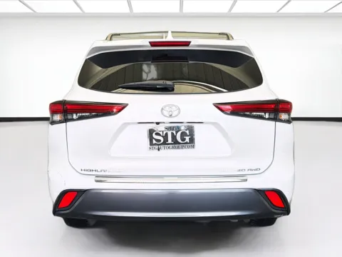 More photos of 2022 Toyota Highlander Limited at STG Montclair, CA