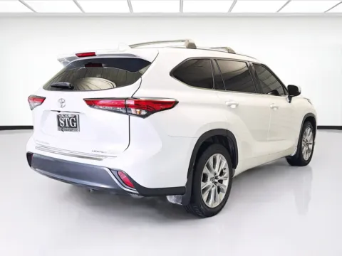 More photos of 2022 Toyota Highlander Limited at STG Montclair, CA