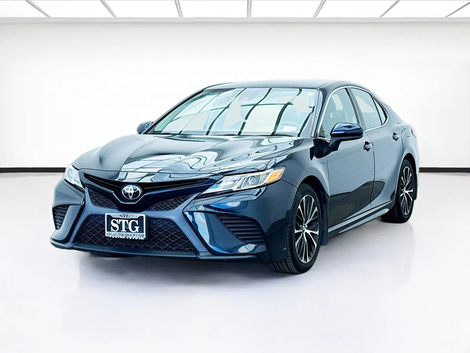 Green 2020 Toyota Camry SE for sale in Montclair, CA