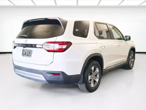 More photos of 2023 Honda Pilot EX-L 8 Passenger at STG Montclair, CA