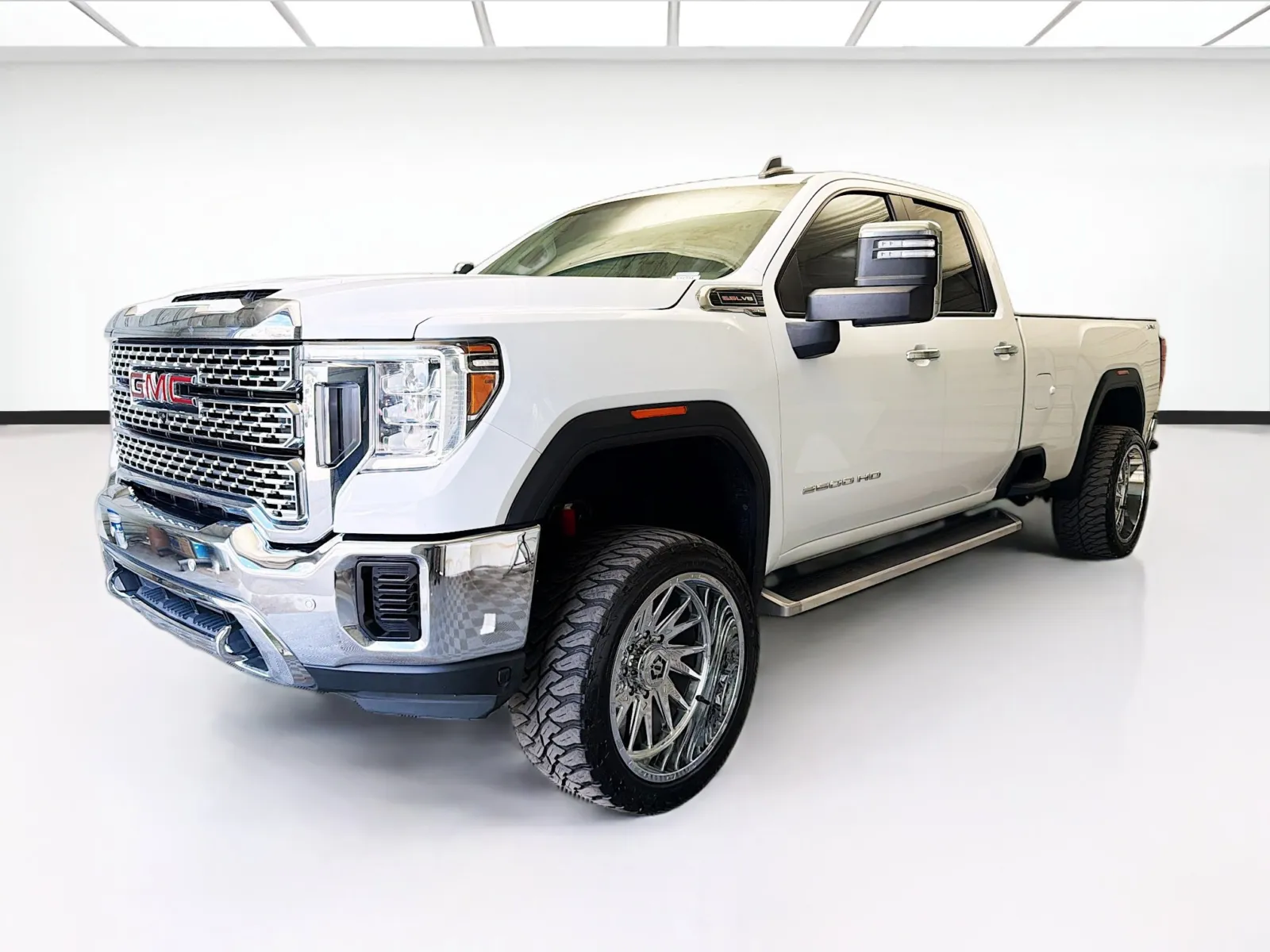 White 2021 GMC Sierra 2500HD 4WD for sale in Montclair, CA
