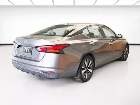 Another view of 2022 Nissan Altima 2.5 SV for sale in Montclair, CA at STG Montclair