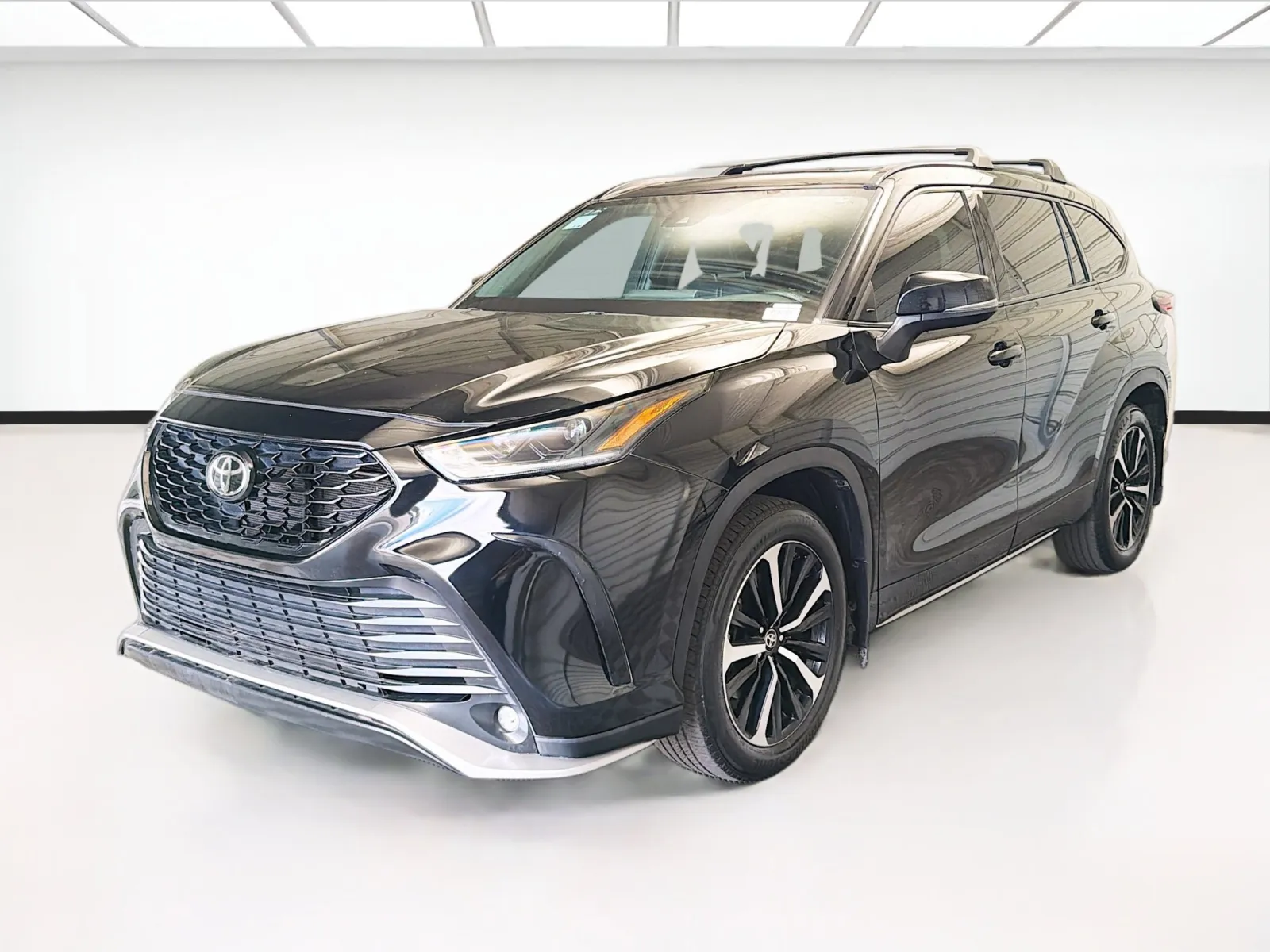 Black 2021 Toyota Highlander XSE for sale in Montclair, CA