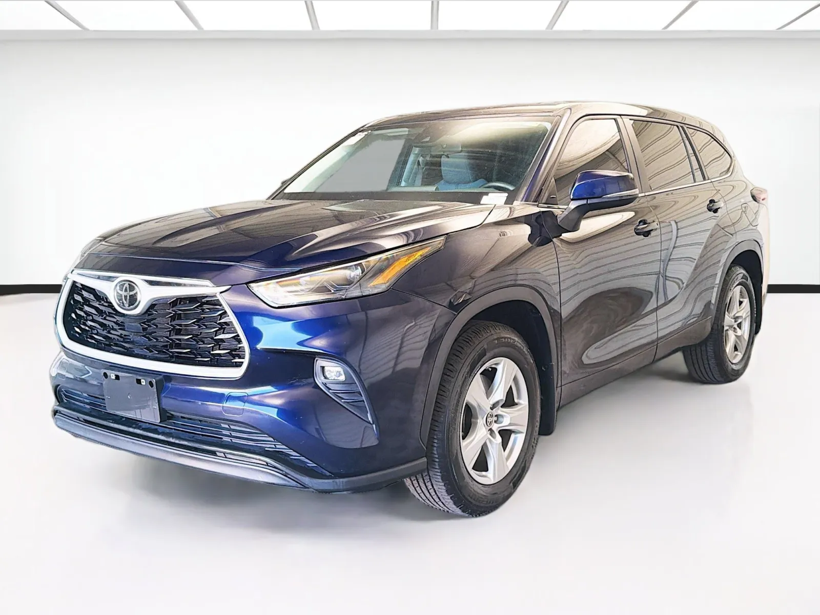 Blue 2024 Toyota Highlander LE for sale in Montclair, CA