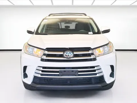 Photos of 2019 Toyota Highlander LE for sale in Montclair, CA at STG Montclair