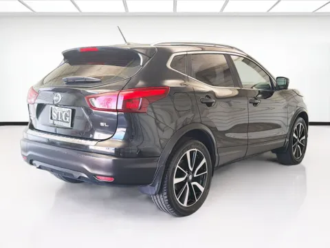 More photos of 2017 Nissan Rogue Sport SL at STG Montclair, CA