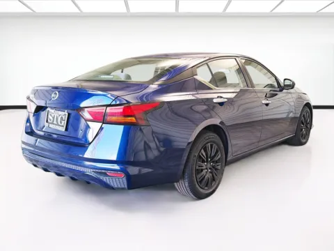 More photos of 2021 Nissan Altima 2.5 S at STG Montclair, CA