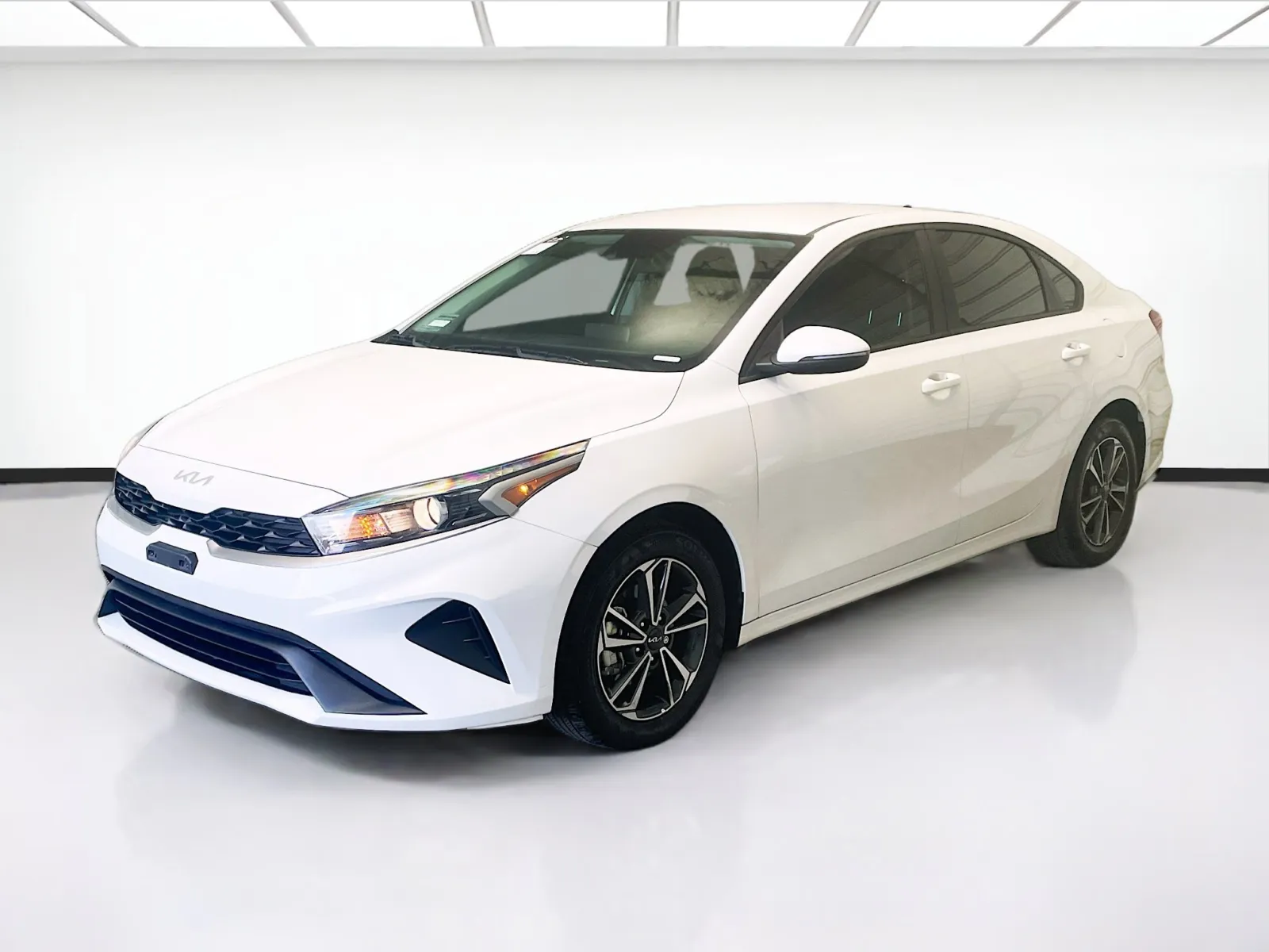 White 2024 Kia Forte LXS for sale in Montclair, CA