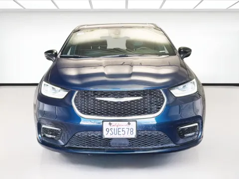 Photos of 2025 Chrysler Pacifica Select for sale in Montclair, CA at STG Montclair