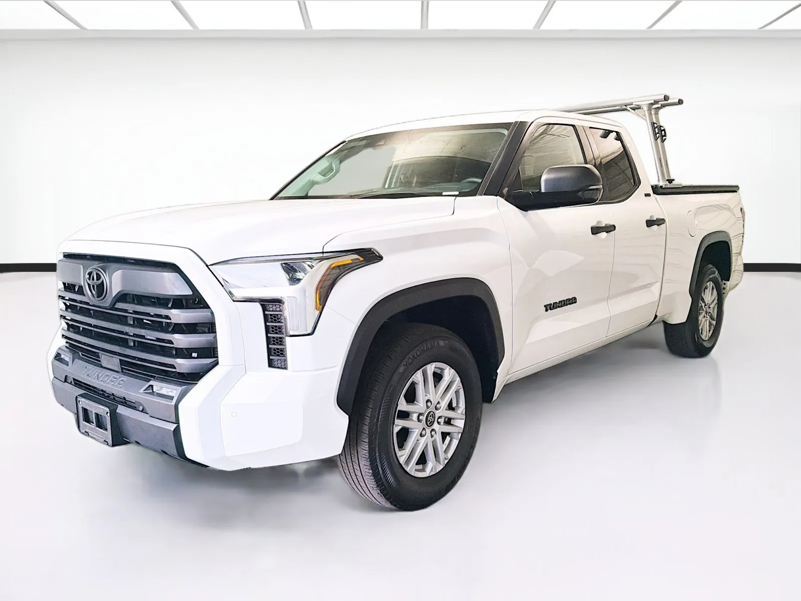 White 2022 Toyota Tundra SR5 for sale in Montclair, CA
