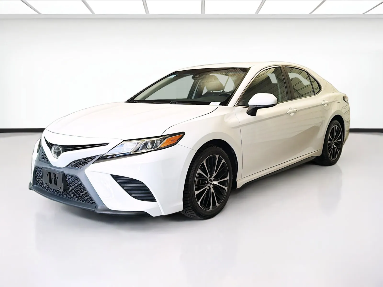 White 2018 Toyota Camry SE for sale in Montclair, CA