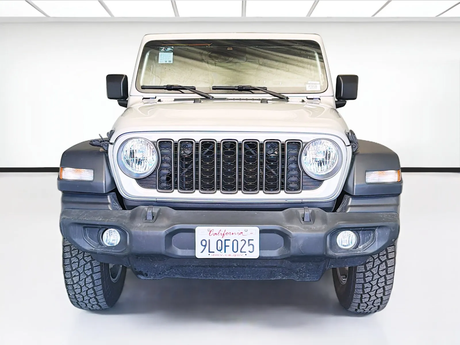 Jeep Wrangler photo 2