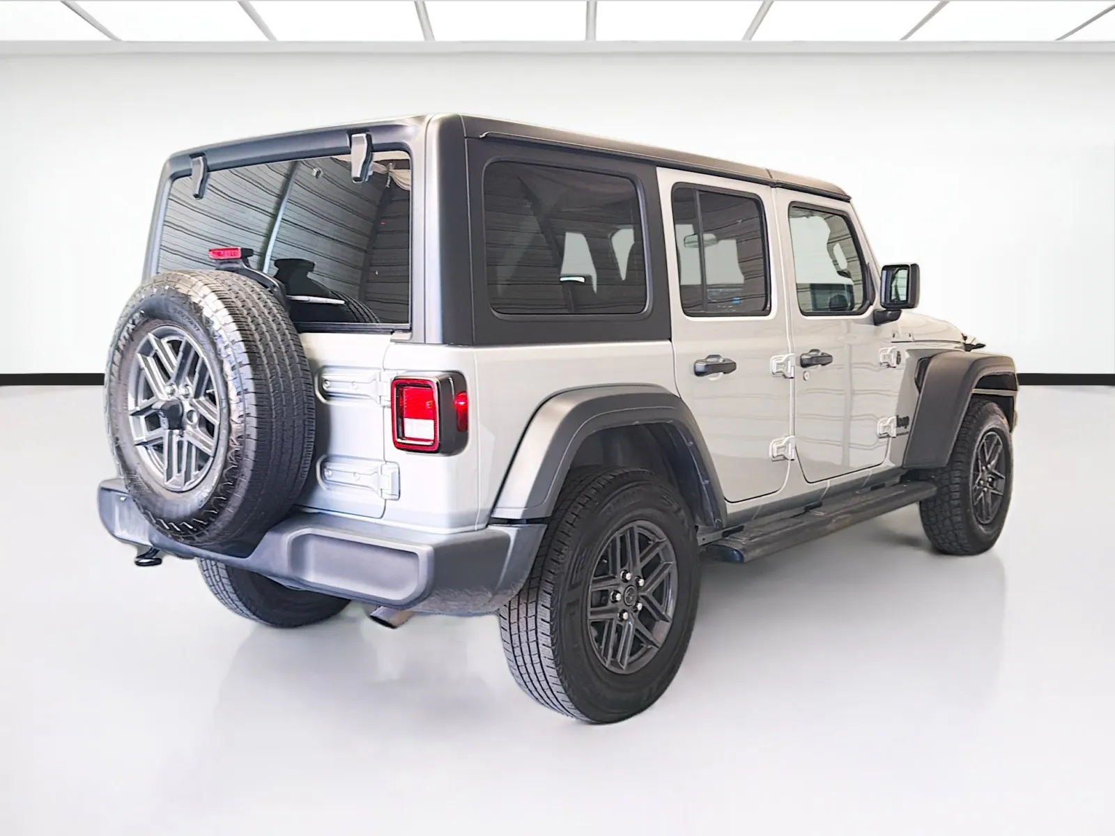 Jeep Wrangler photo 4