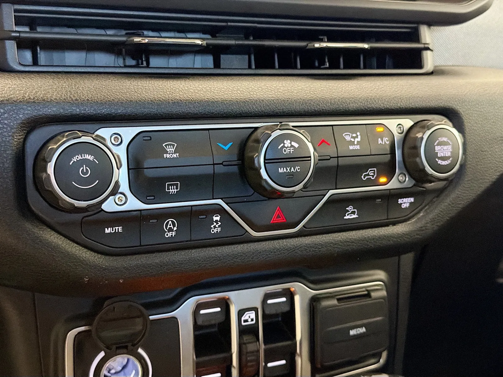 Jeep Wrangler photo 10