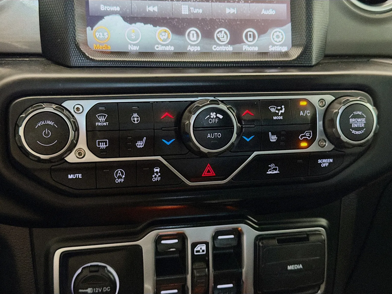 Jeep Wrangler photo 10