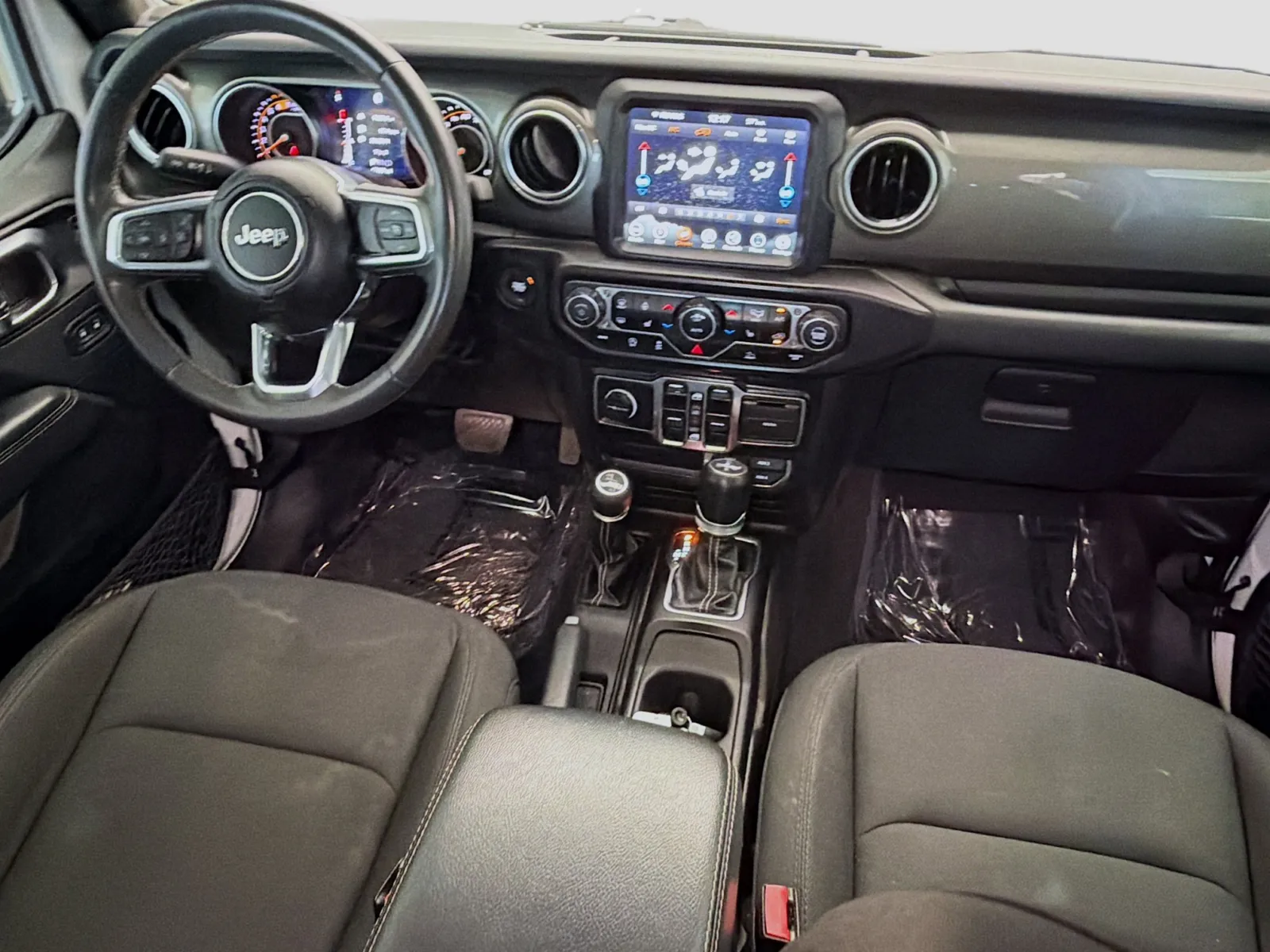 Jeep Wrangler photo 12