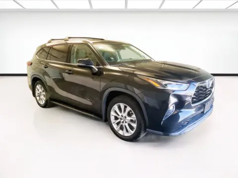 Another view of 2023 Toyota Highlander Hybrid Limited for sale in Montclair, CA at STG Montclair