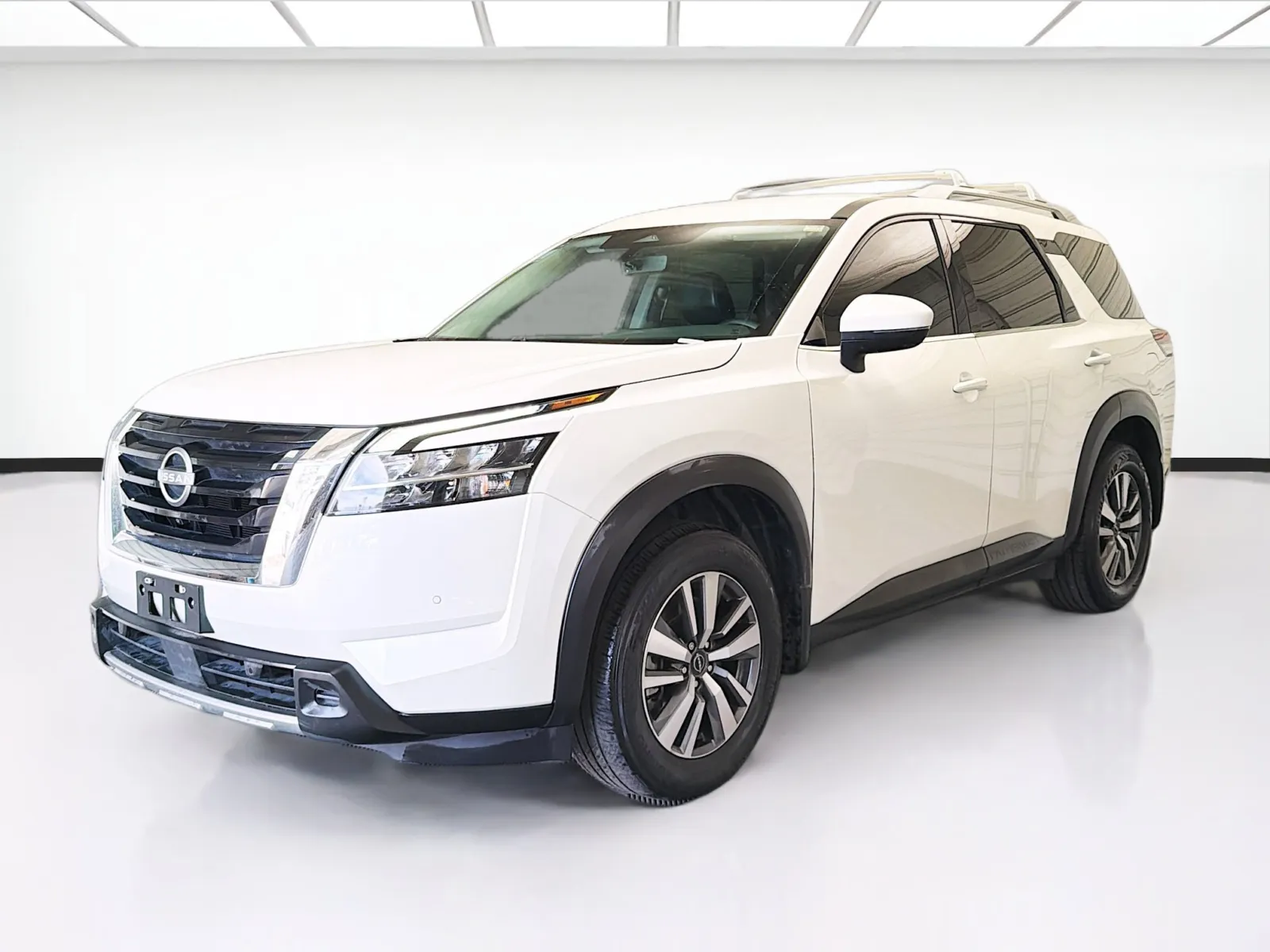 White 2023 Nissan Pathfinder SL for sale in Montclair, CA