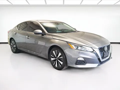 Another view of 2021 Nissan Altima 2.5 SV for sale in Montclair, CA at STG Montclair