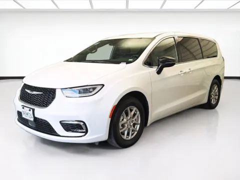 White 2025 Chrysler Pacifica Select for sale in Montclair, CA