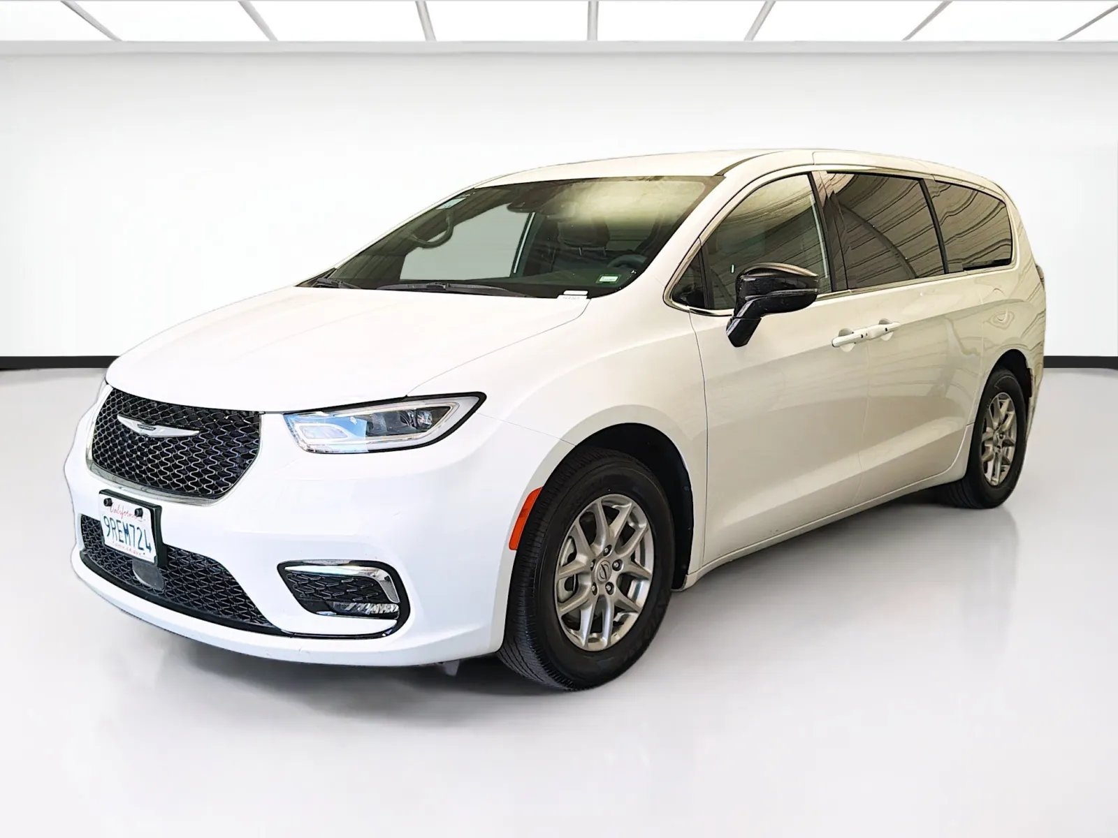 White 2025 Chrysler Pacifica Select for sale in Montclair, CA