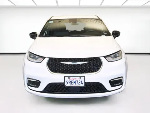 Photos of 2025 Chrysler Pacifica Select for sale in Montclair, CA at STG Montclair