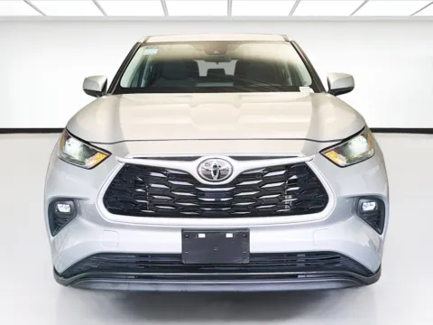 Photos of 2023 Toyota Highlander LE for sale in Montclair, CA at STG Montclair