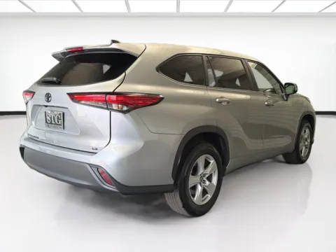 More photos of 2023 Toyota Highlander LE at STG Montclair, CA