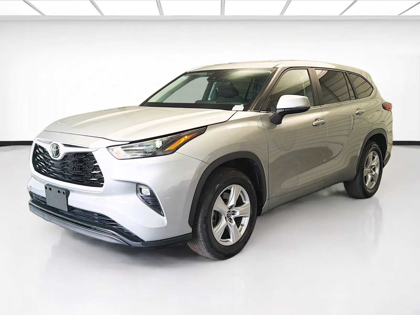 Silver 2023 Toyota Highlander LE for sale in Montclair, CA
