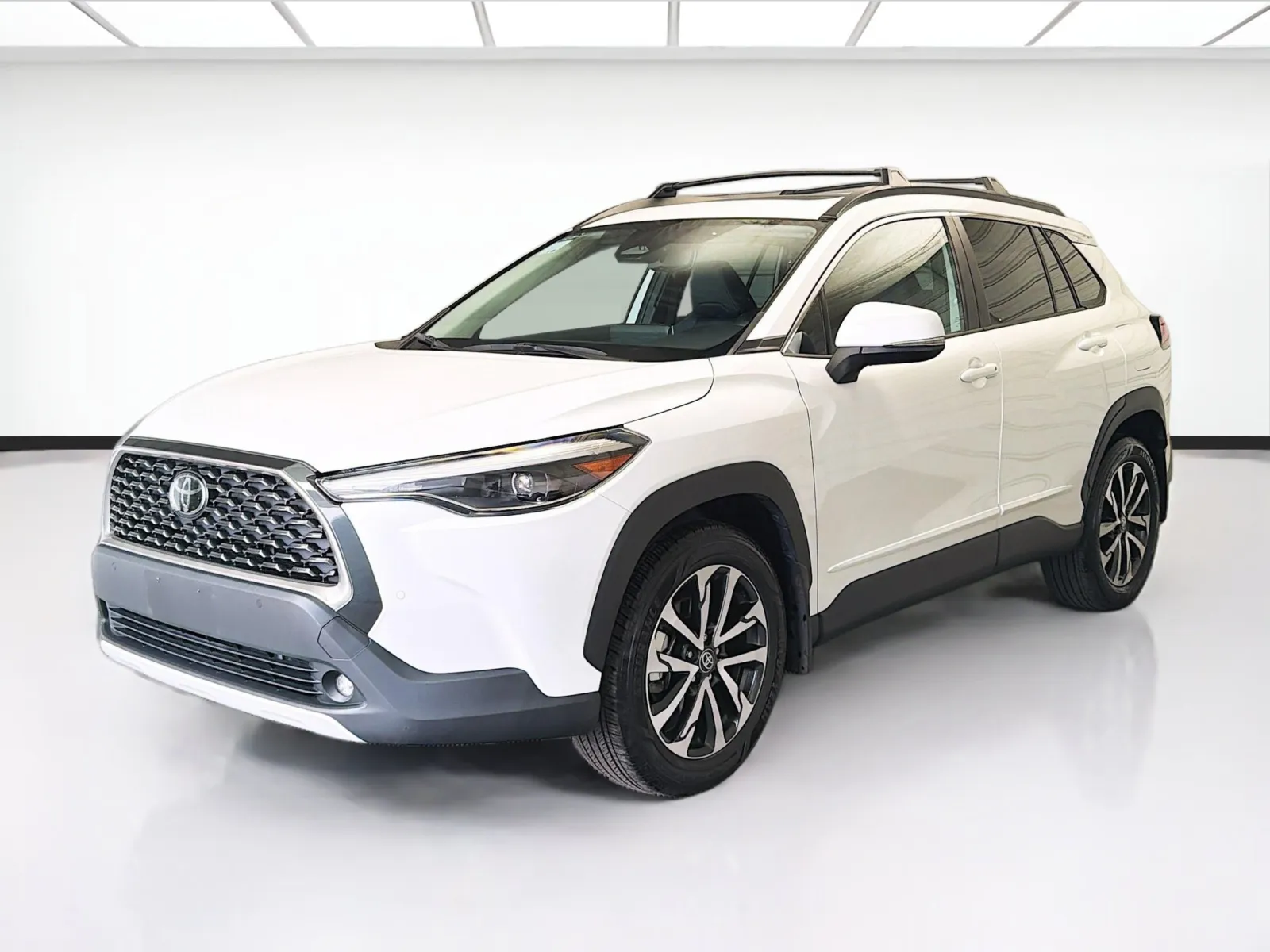 White 2024 Toyota Corolla Cross XLE for sale in Montclair, CA