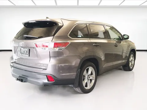 More photos of 2016 Toyota Highlander Limited at STG Montclair, CA