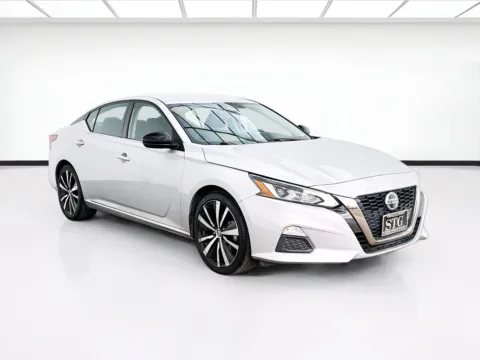 Another view of 2022 Nissan Altima 2.5 SR for sale in Montclair, CA at STG Montclair