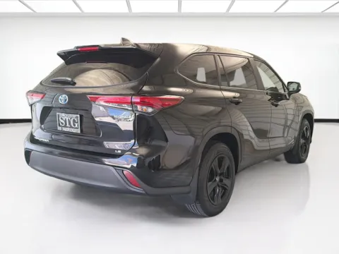 More photos of 2023 Toyota Highlander Hybrid LE at STG Montclair, CA