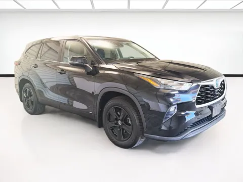 Another view of 2023 Toyota Highlander Hybrid LE for sale in Montclair, CA at STG Montclair