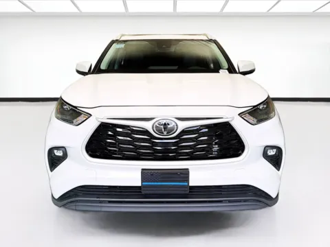 Photos of 2024 Toyota Highlander XLE for sale in Montclair, CA at STG Montclair