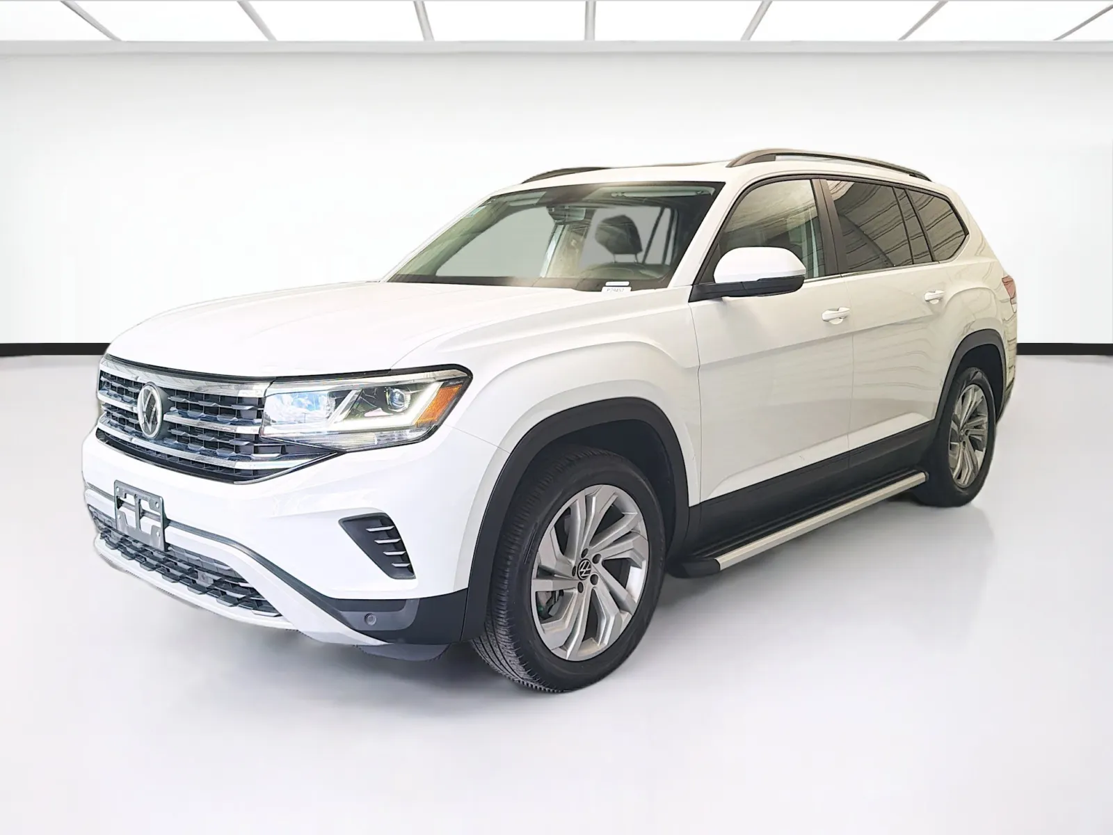 White 2023 Volkswagen Atlas 2.0T SE w/Technology for sale in Montclair, CA