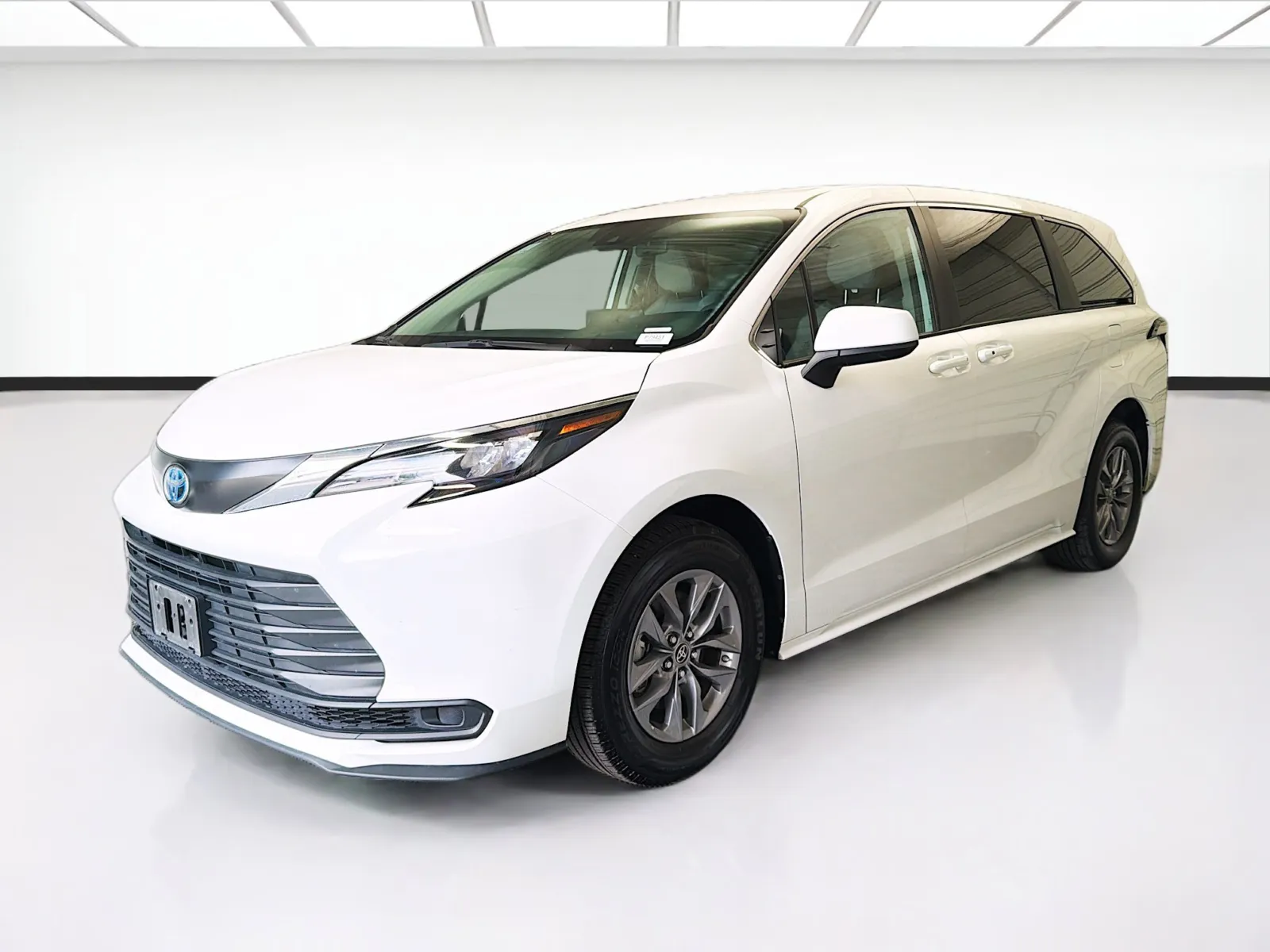 White 2024 Toyota Sienna LE 8 Passenger for sale in Montclair, CA