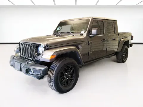 Gray 2022 Jeep Gladiator Altitude for sale in Montclair, CA