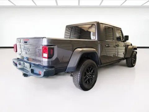 More photos of 2022 Jeep Gladiator Altitude at STG Montclair, CA